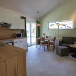 Familienpark Senftenberger 度假居 *